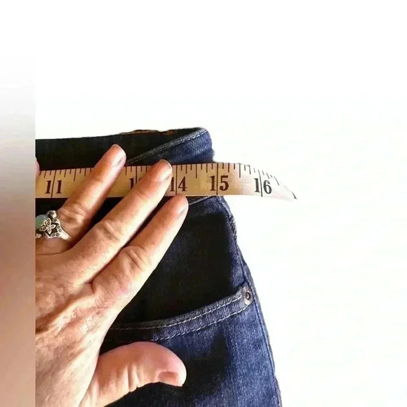 L.L. Bean Size 8 favorite fit denim jeans. EUC - Picture 10 of 16